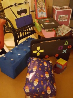 Op 5 december werden er ook cadeautjes afgeleverd op Juutsom. Er zaten hele mooie surprises bij.